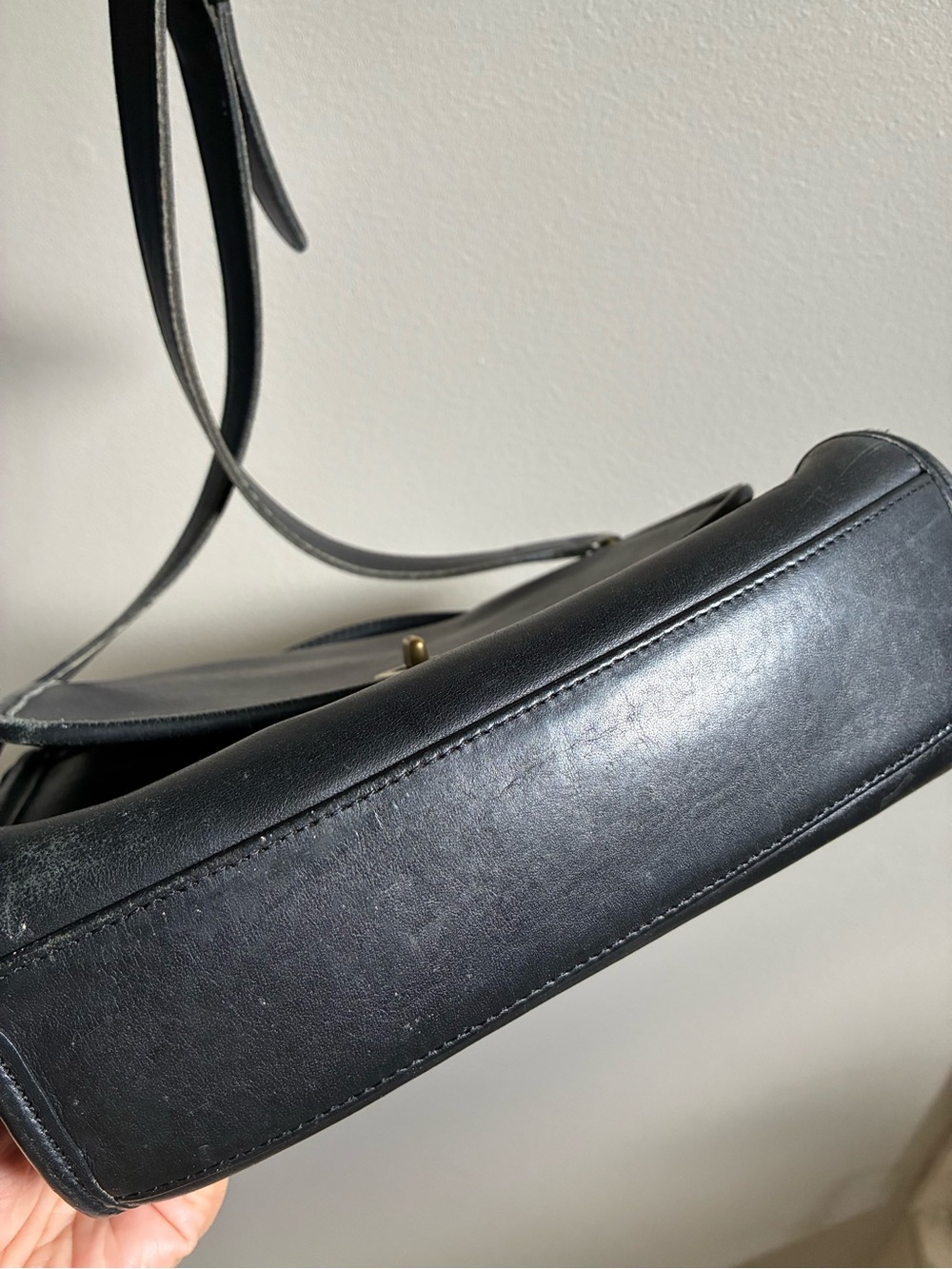 Vintage Coach Court Crossbody Black Leather Bag - Picture 7 of 9